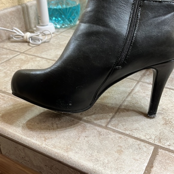 Zipper knee high 2-1/2 heel boots - Picture 3 of 6